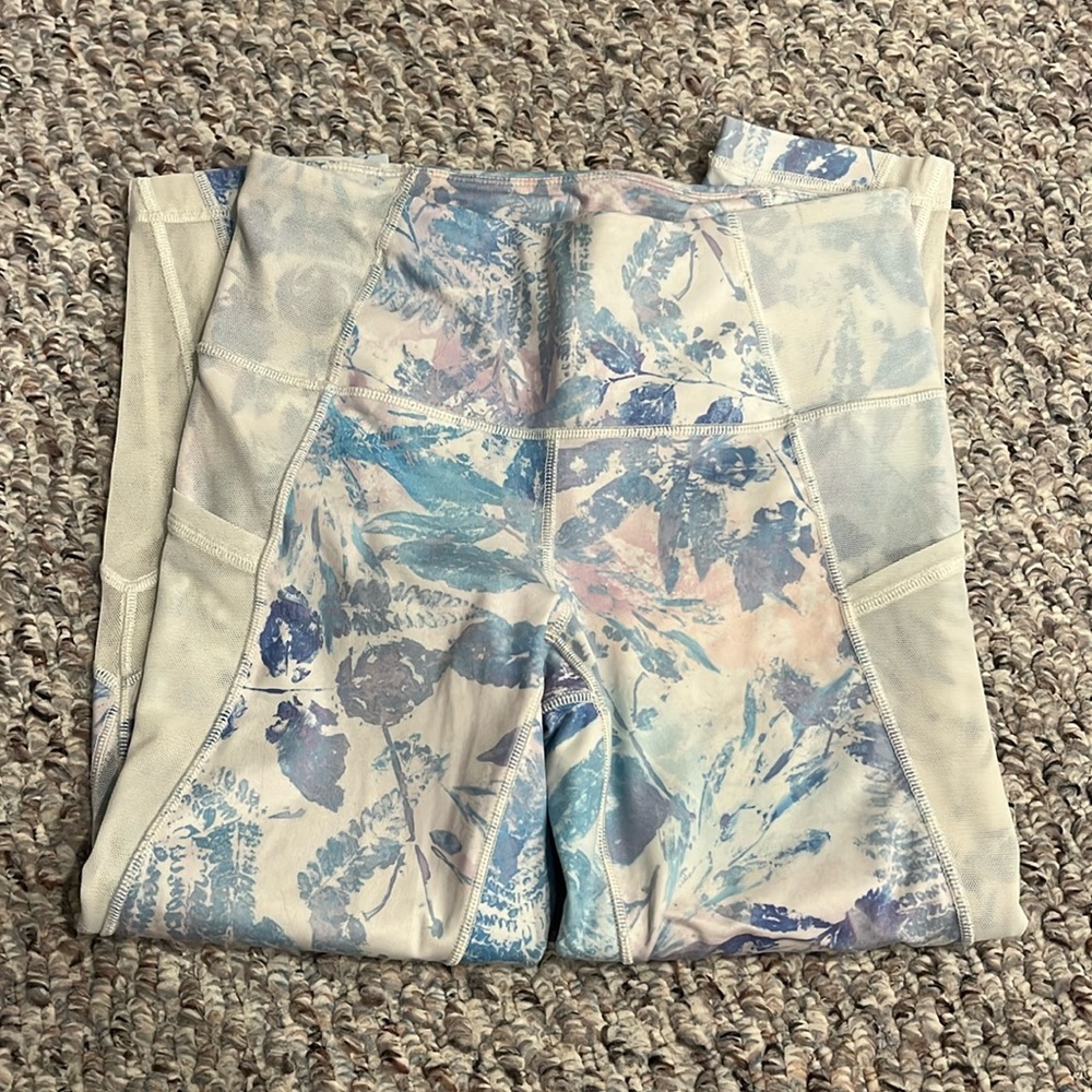 Ivivva 7/8 pattern leggings